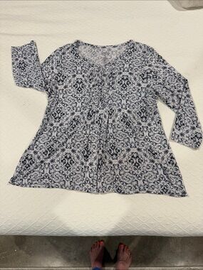croft & barrow Black and Gray Printed V-Neck Tunic PETITE MEDIUM